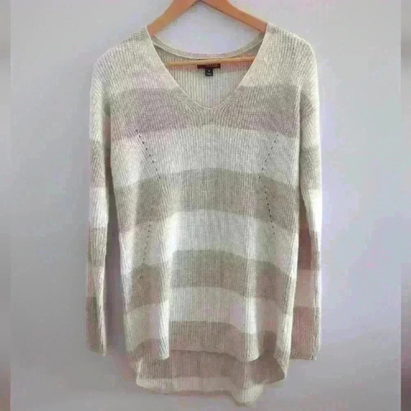 🌴2/$25🌴A.N.A | White/Tan Striped  Knitted Long Sleeve V-Neck Sweater Size M - Picture 1 of 5